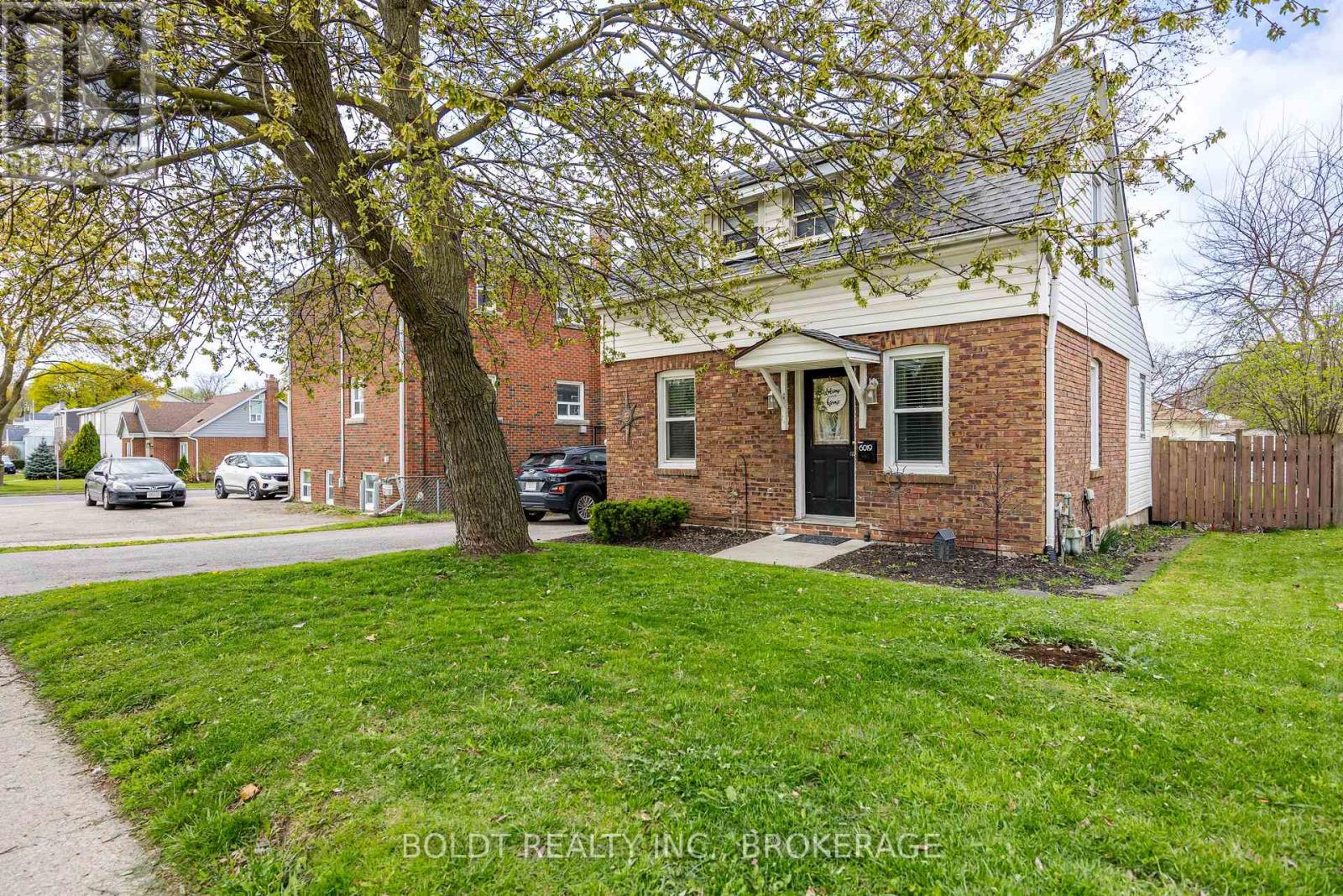 6019 Dorchester Road, Niagara Falls (Dorchester), Ontario  L2G 5S8 - Photo 1 - X12130828