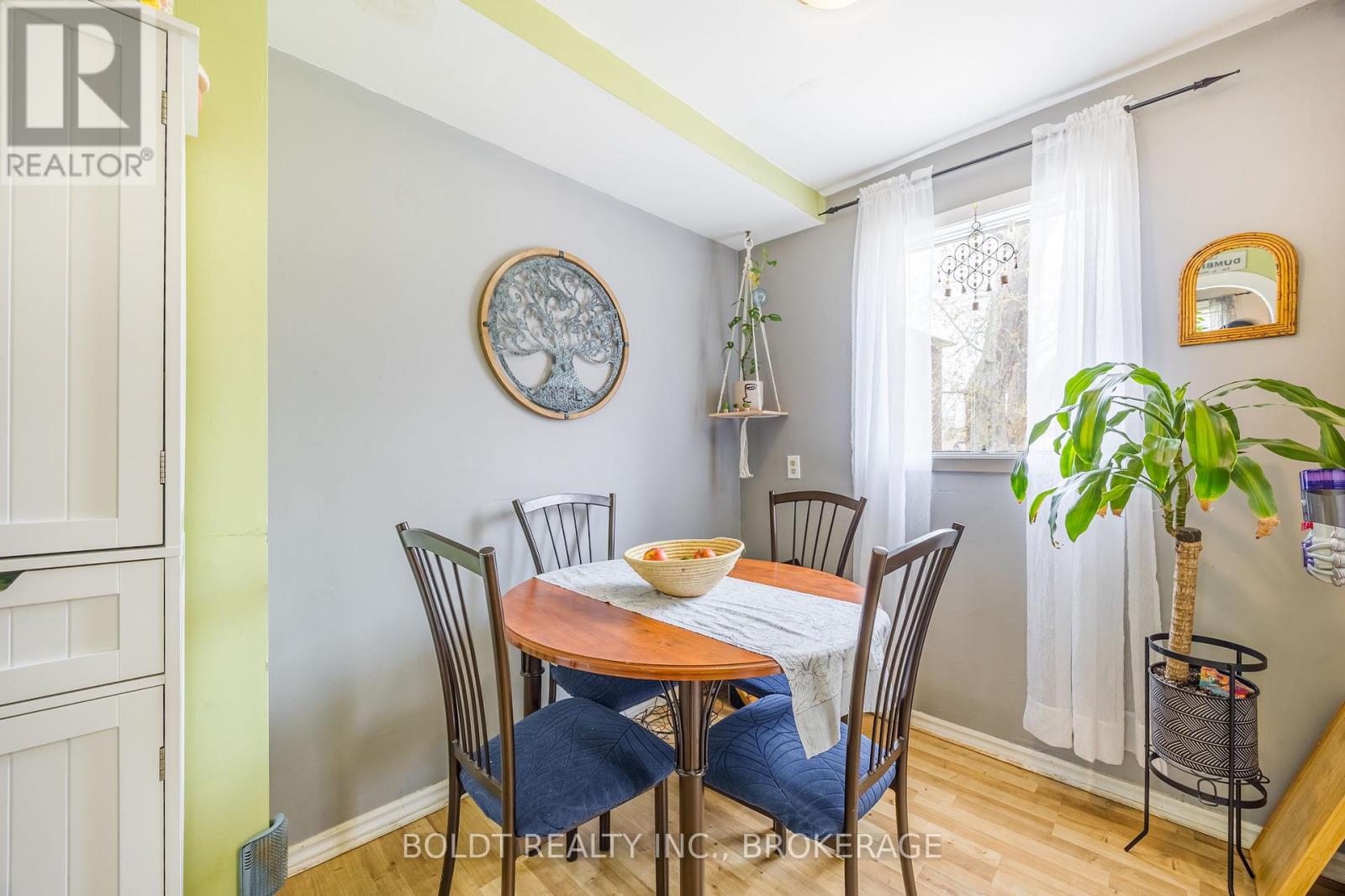 6019 Dorchester Road, Niagara Falls, Ontario  L2G 5S8 - Photo 6 - X12130828