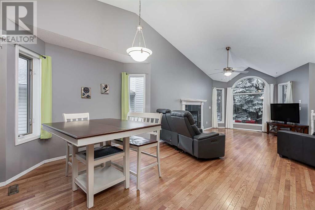 Property at 26 Tipping Close SE image 5