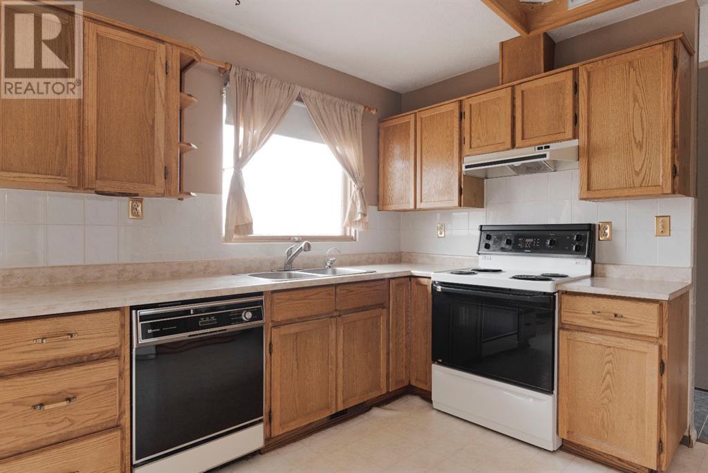 Property at 23 Rae Crescent image 4
