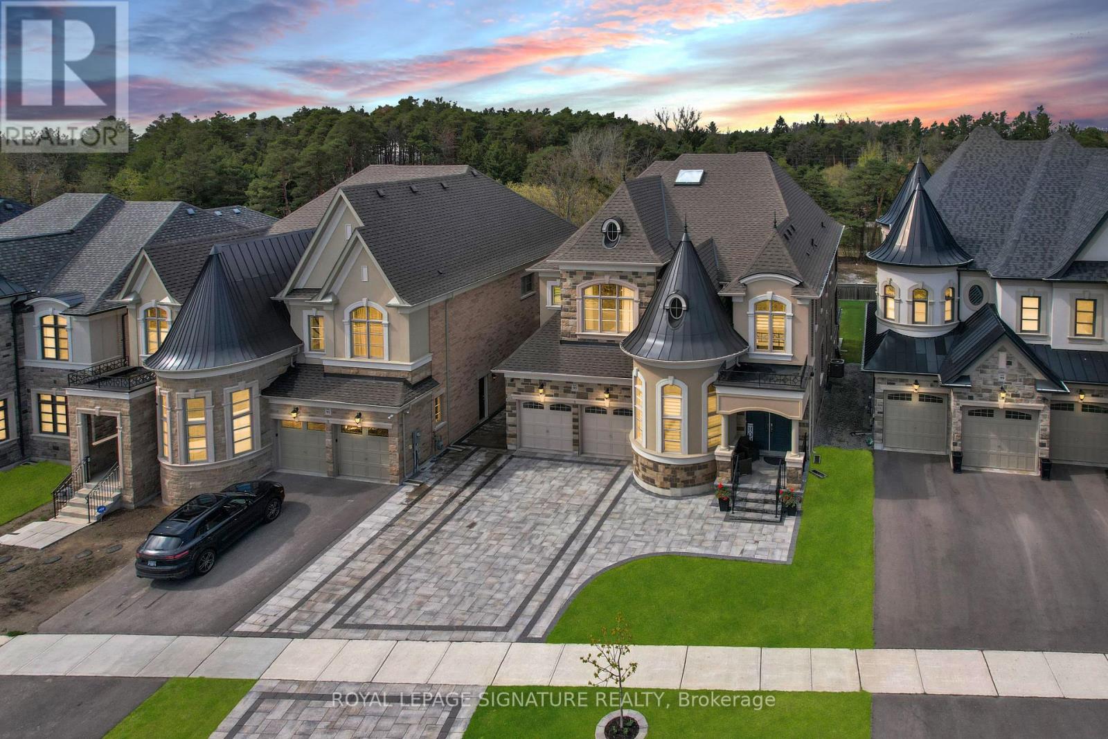 95 GLENSTEEPLE TRAIL, Aurora, Ontario