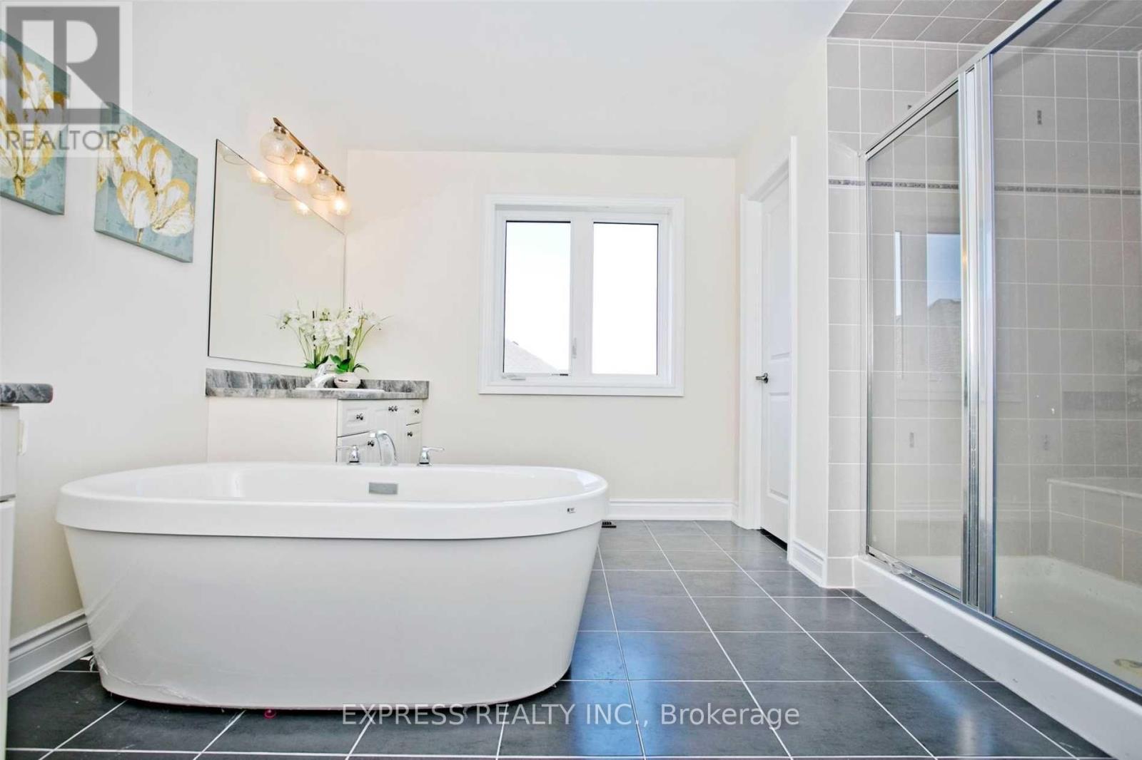 37 Blazing Star Street, East Gwillimbury, Ontario  L9N 0S2 - Photo 13 - N12130781