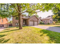 11 OTTAWAY AVENUE, Barrie, Ontario