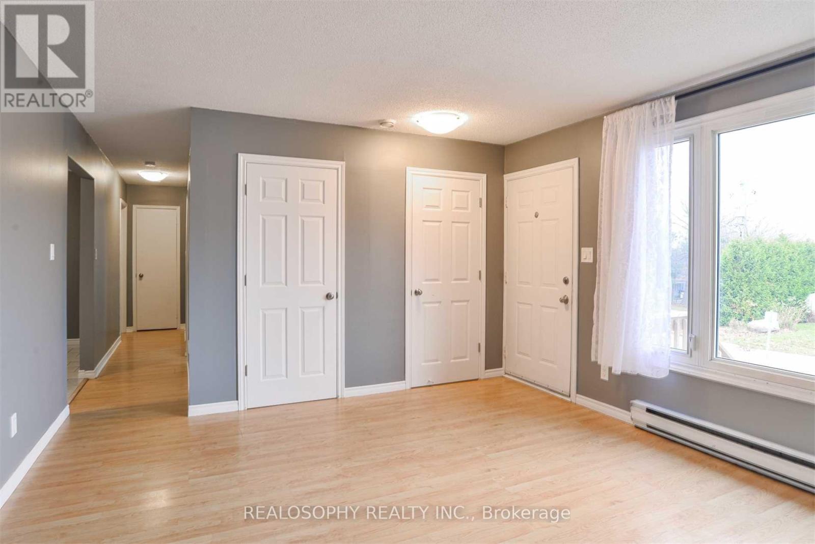2 Christine Place, Orillia, Ontario  L3V 7P1 - Photo 2 - S12130745