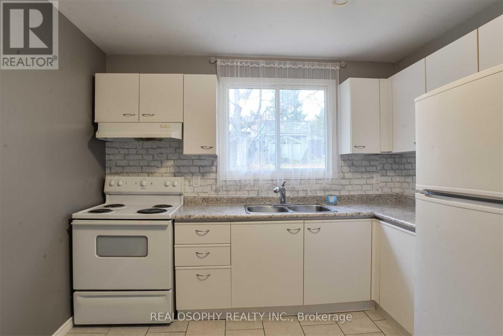 2 Christine Place, Orillia, Ontario  L3V 7P1 - Photo 8 - S12130745