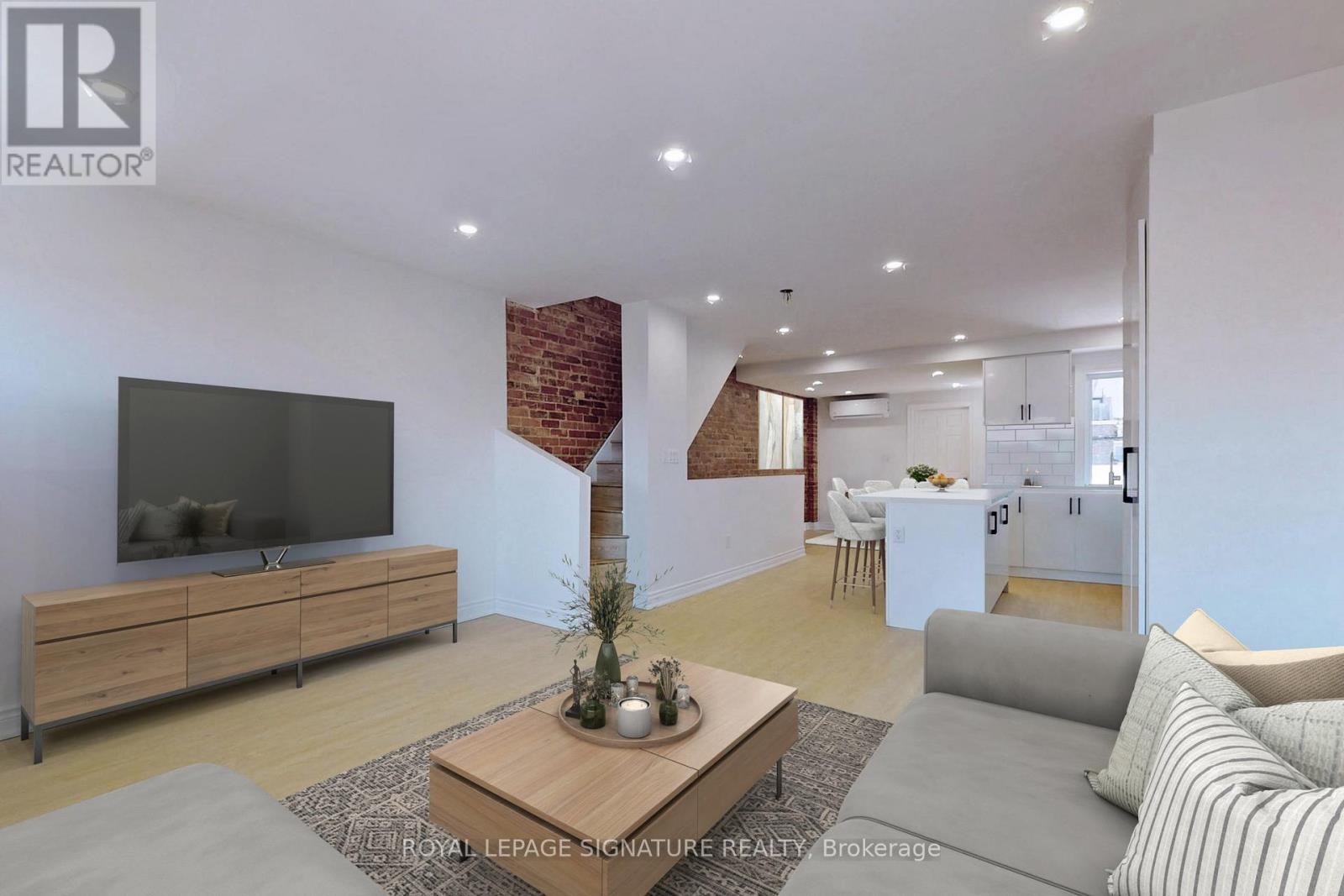 Upper - 179 Beatrice Street, Toronto, Ontario  M6G 3E9 - Photo 3 - C12130822