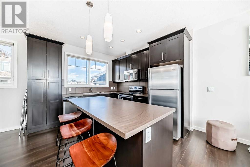 Property at 124 Nolan Hill Heights NW image 4