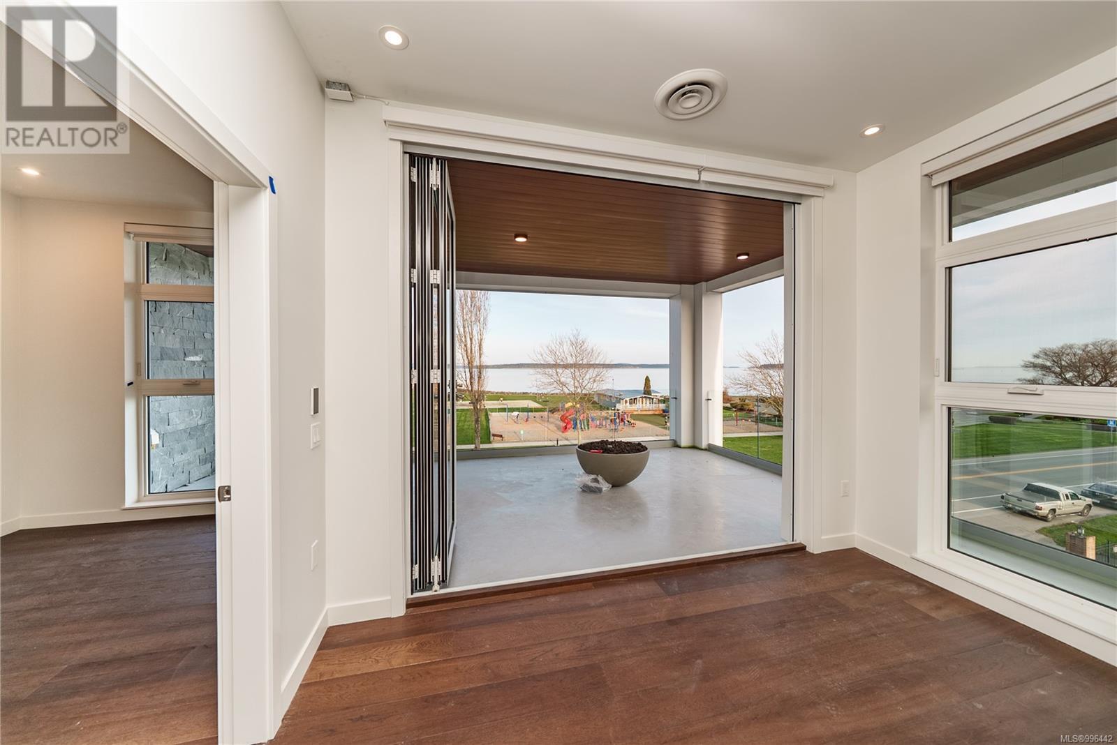 204 9570 Fifth St, Sidney, British Columbia  V8L 2W5 - Photo 4 - 996442