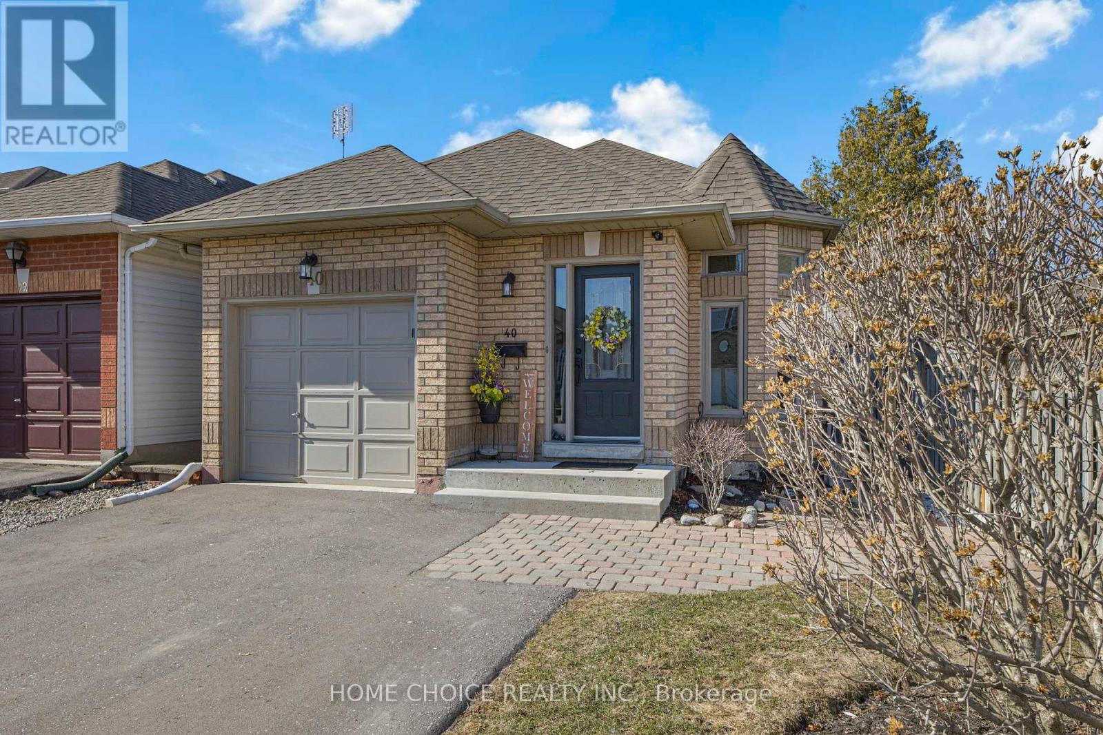 Property at 40 MEADOWVIEW BOULEVARD image 1