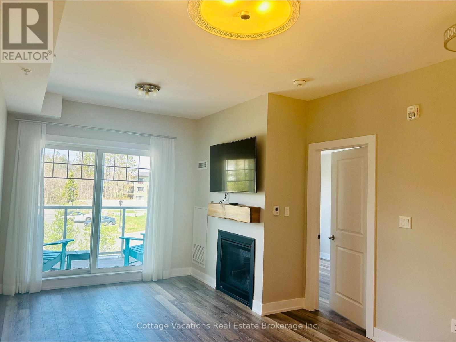 314 - 25 Pen Lake Point Road, Huntsville, Ontario  P1H 1A9 - Photo 5 - X12114585