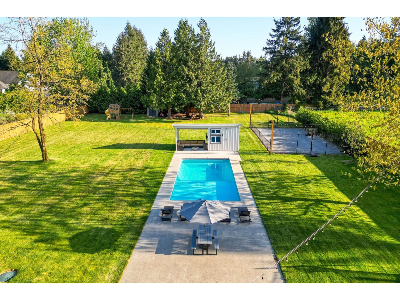 Property at 24096 52 AVENUE image 2