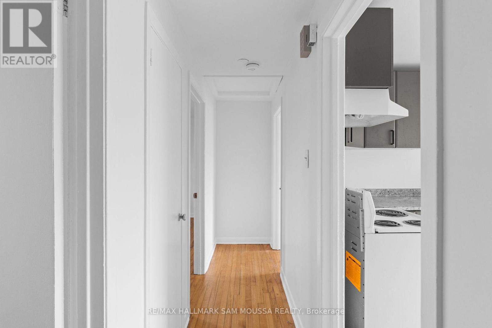 Property at 422 QUEEN MARY STREET image 5