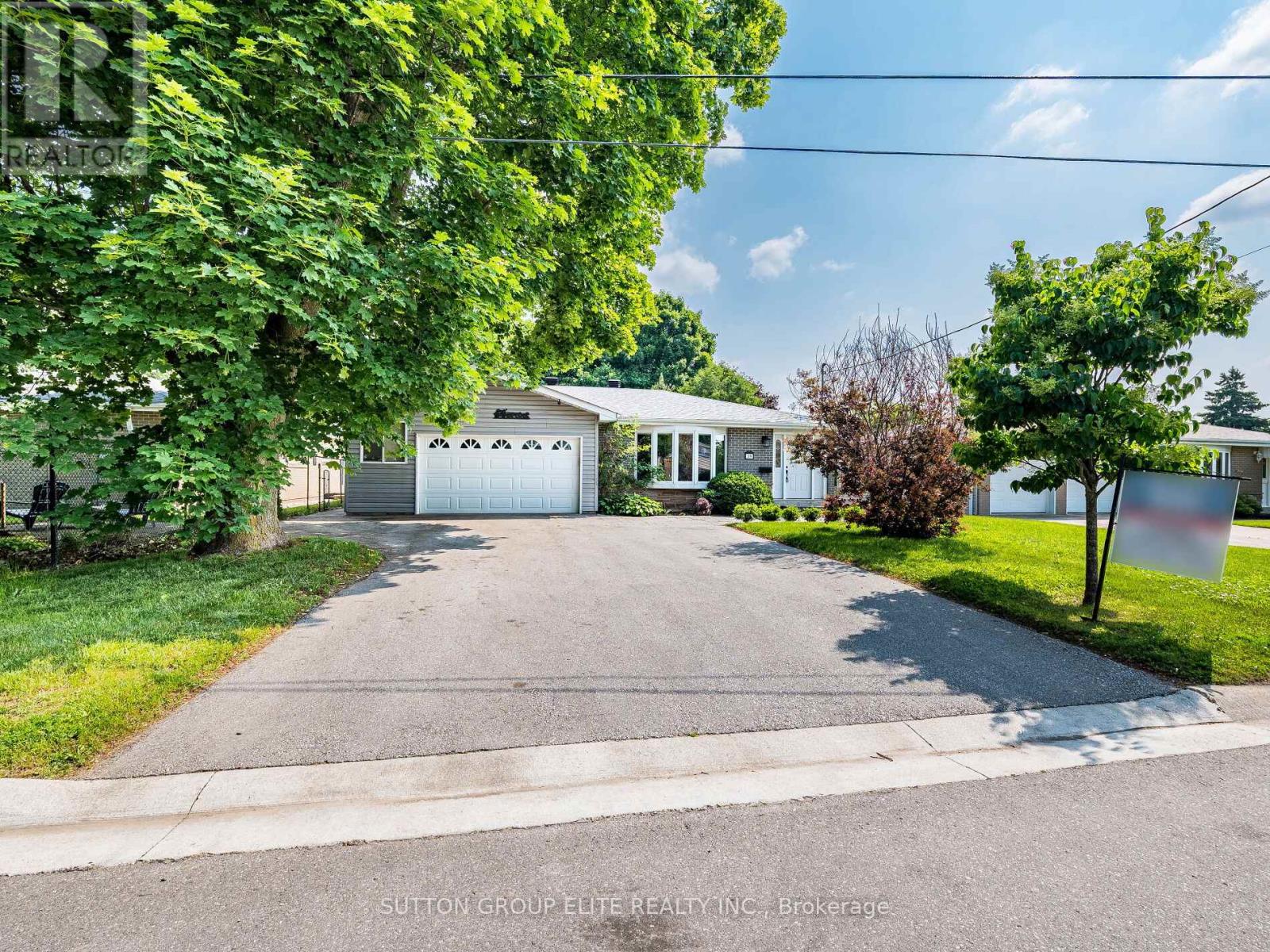 19 Joycelyn Crescent, Halton Hills, Ontario  L7G 2S5 - Photo 2 - W12130751