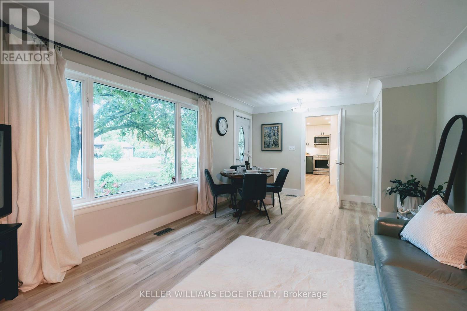 955 Cloverleaf Drive, Burlington, Ontario  L7T 3Y8 - Photo 8 - W12130816