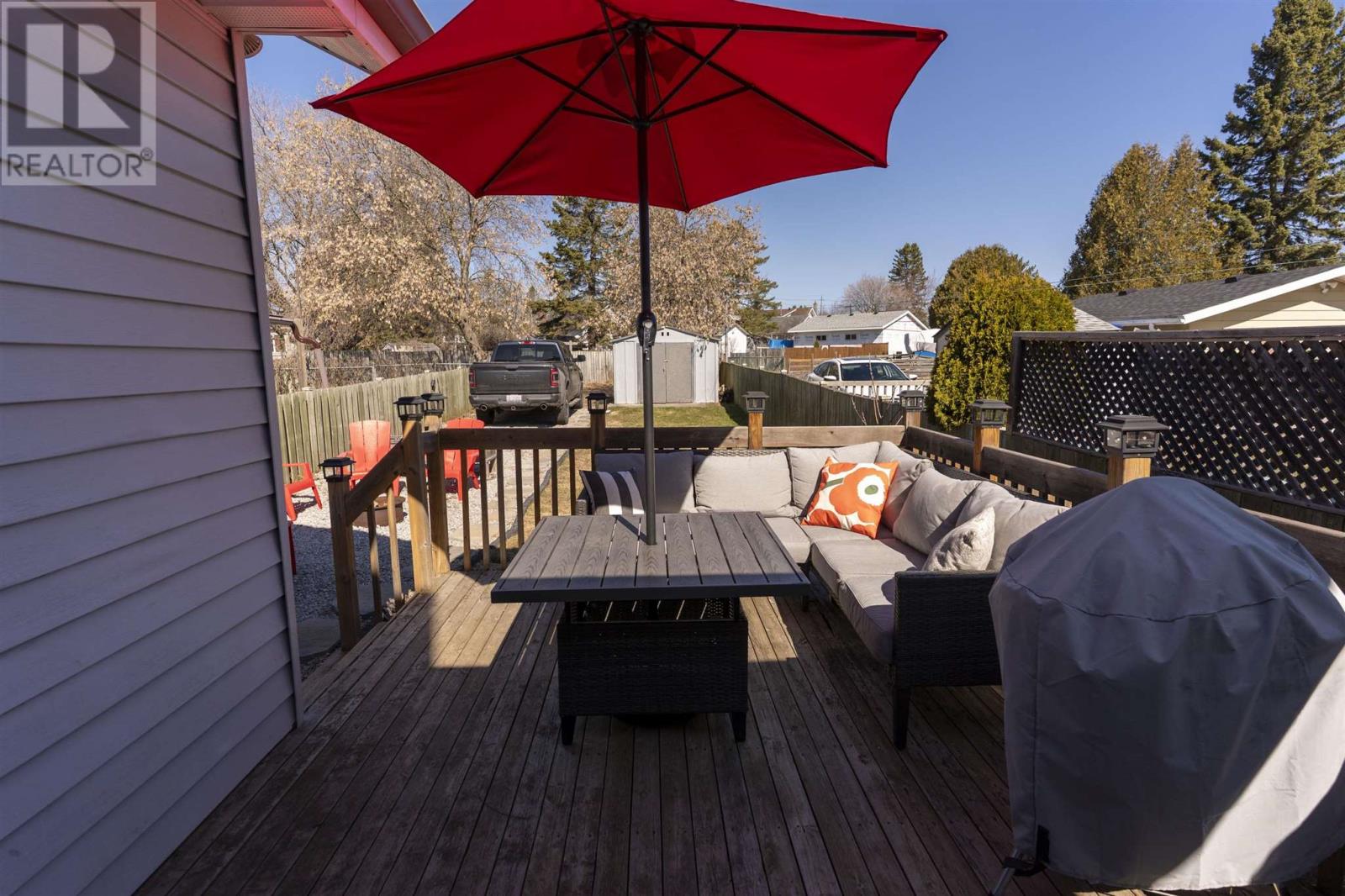 Property at 118 RUTTAN ST image 4