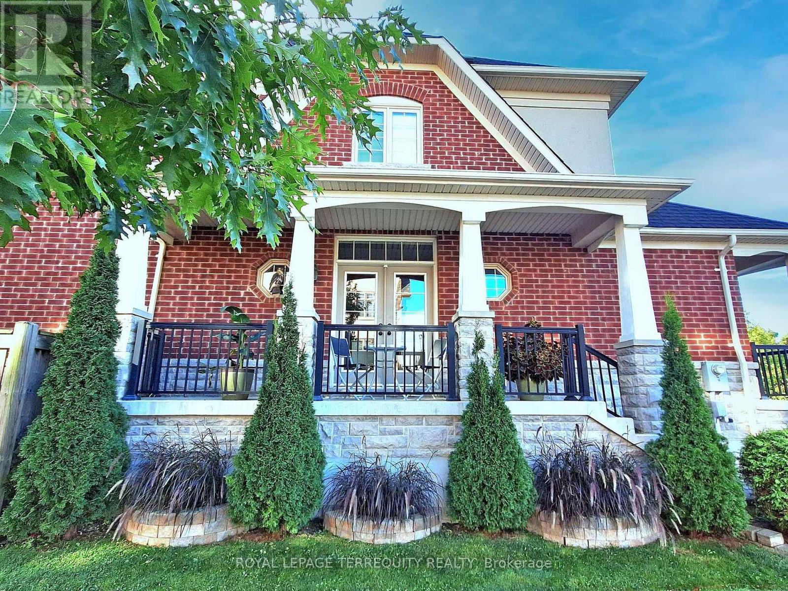 31 Yorkton Boulevard, Markham, Ontario  L6C 0J9 - Photo 2 - N12130954