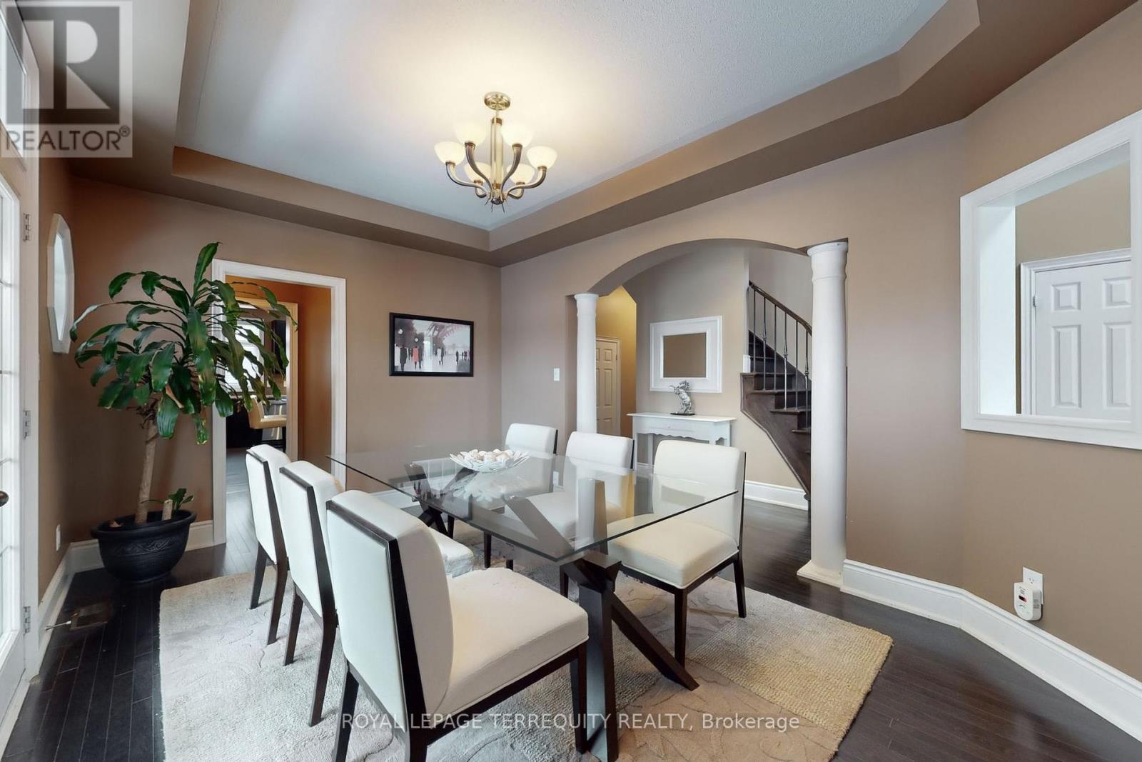 31 Yorkton Boulevard, Markham, Ontario  L6C 0J9 - Photo 5 - N12130954