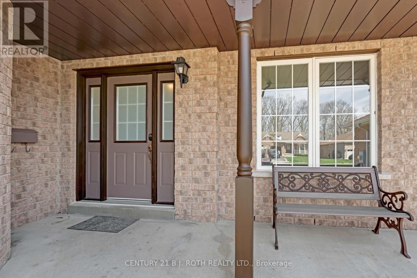 165 Taylor Drive, Barrie, Ontario  L4N 8L1 - Photo 5 - S12130947