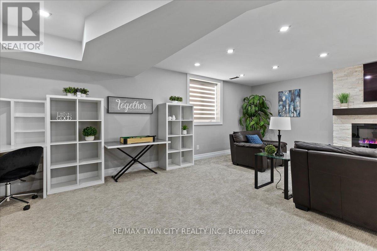 68 Valleyscape Drive, Kitchener, Ontario  N2P 0G3 - Photo 34 - X12130710