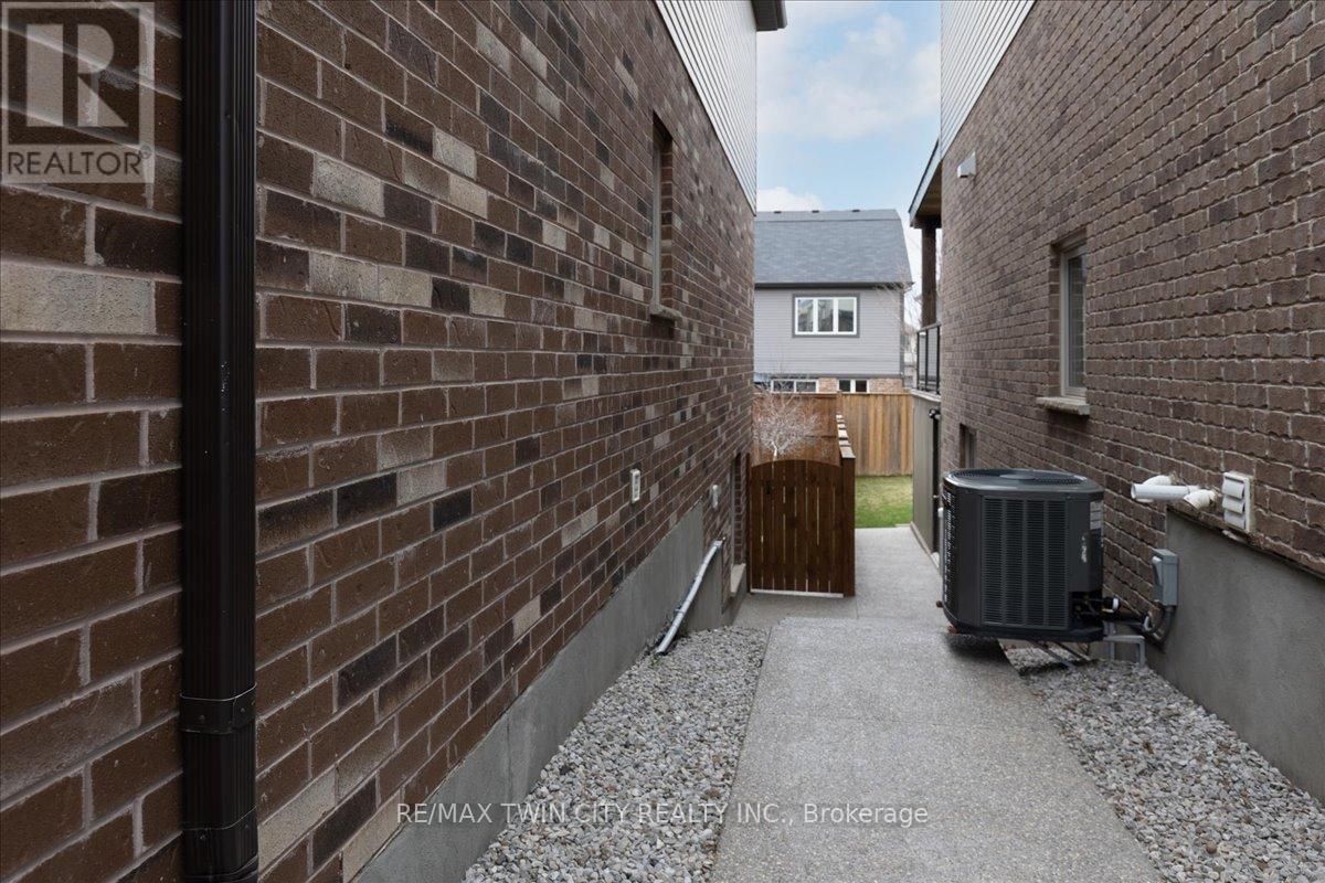 Property at 68 VALLEYSCAPE DRIVE image 5