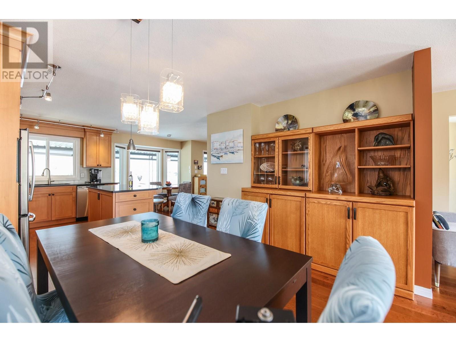 Property at 32 BAYVIEW Crescent image 2