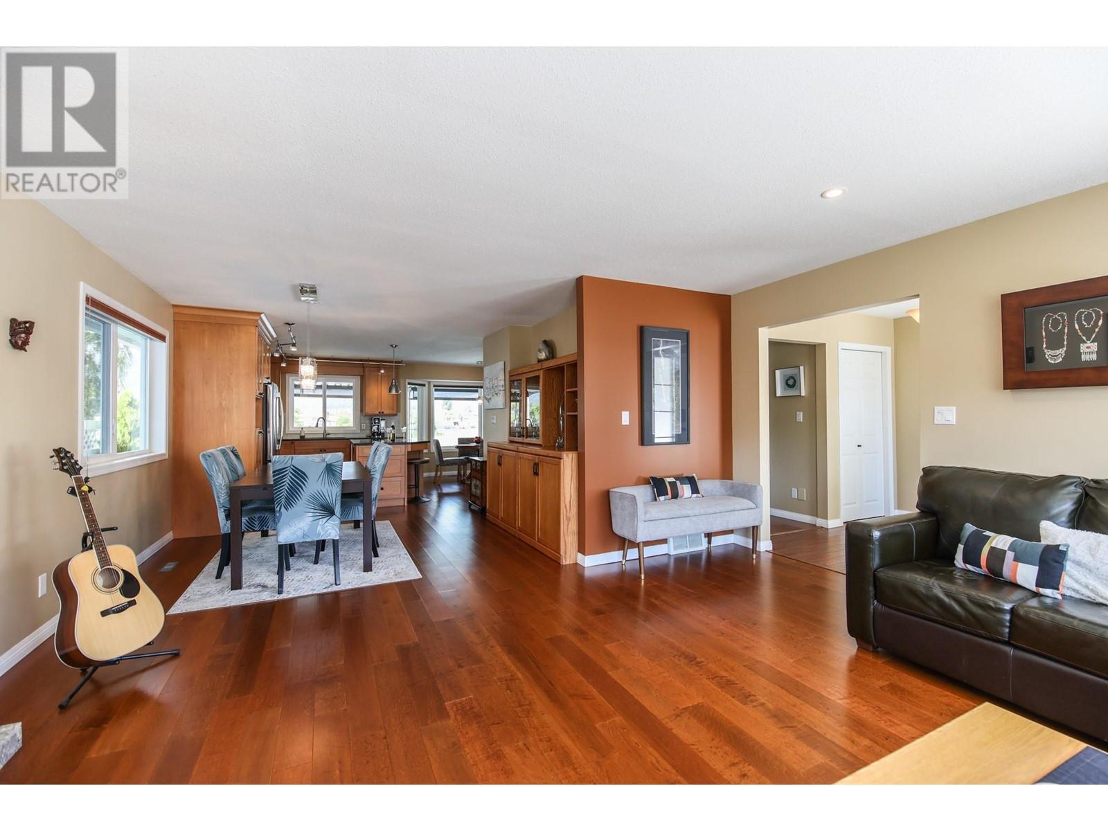 Property at 32 BAYVIEW Crescent image 1