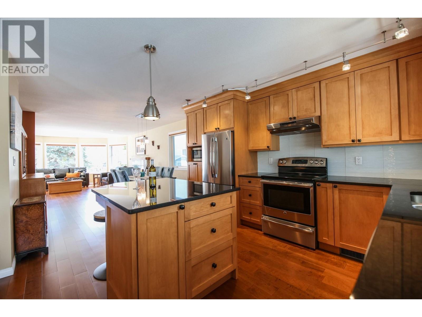 Property at 32 BAYVIEW Crescent image 5