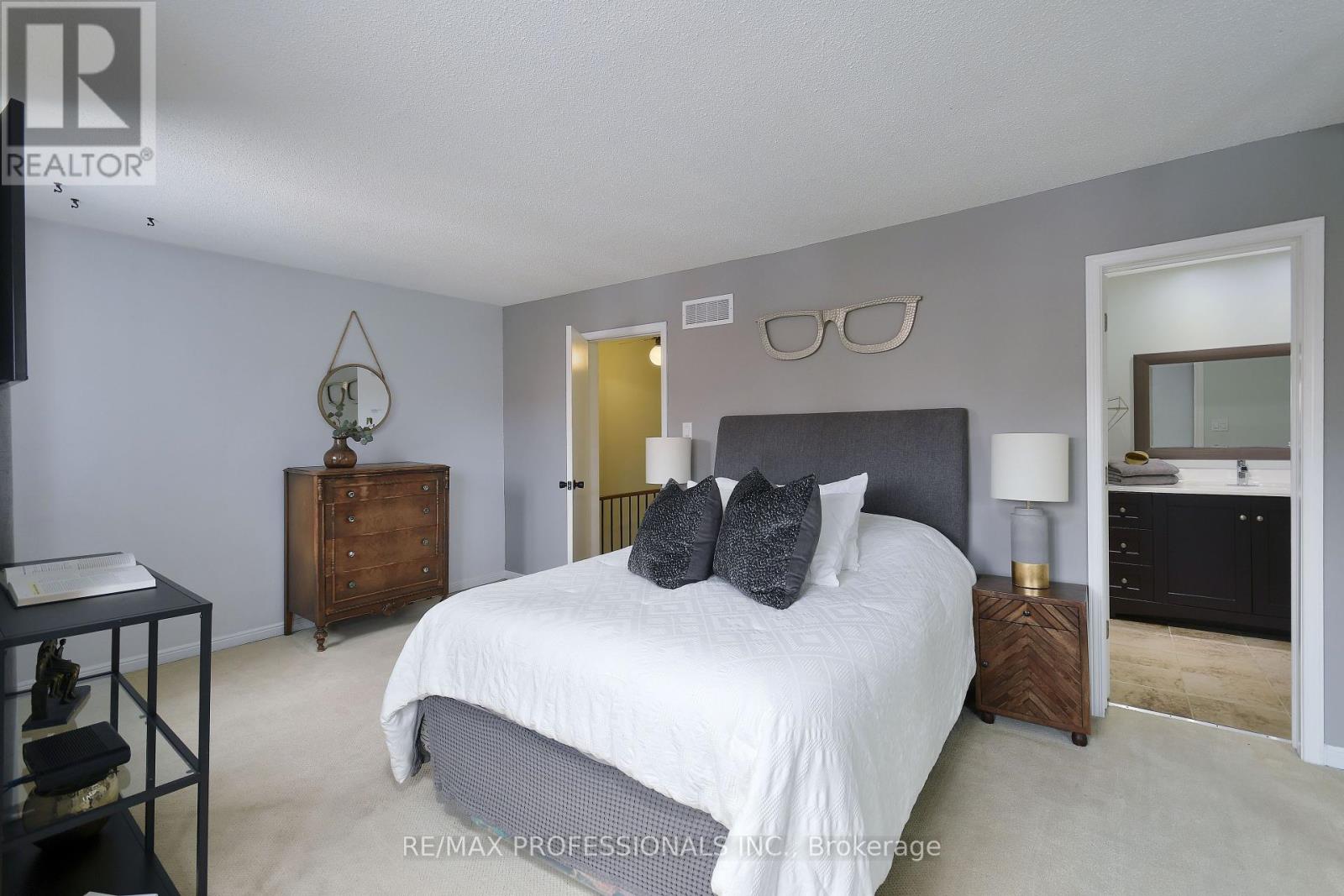 24 Stoneham Road, Toronto, Ontario  M9C 4Y8 - Photo 22 - W12130864