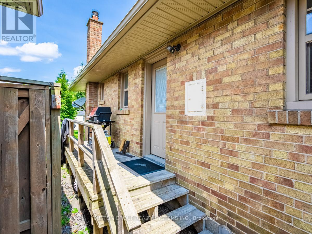 Main - 44 Saybrook Avenue, Toronto (Stonegate-Queensway), Ontario  M8Z 2V4 - Photo 27 - W12130992