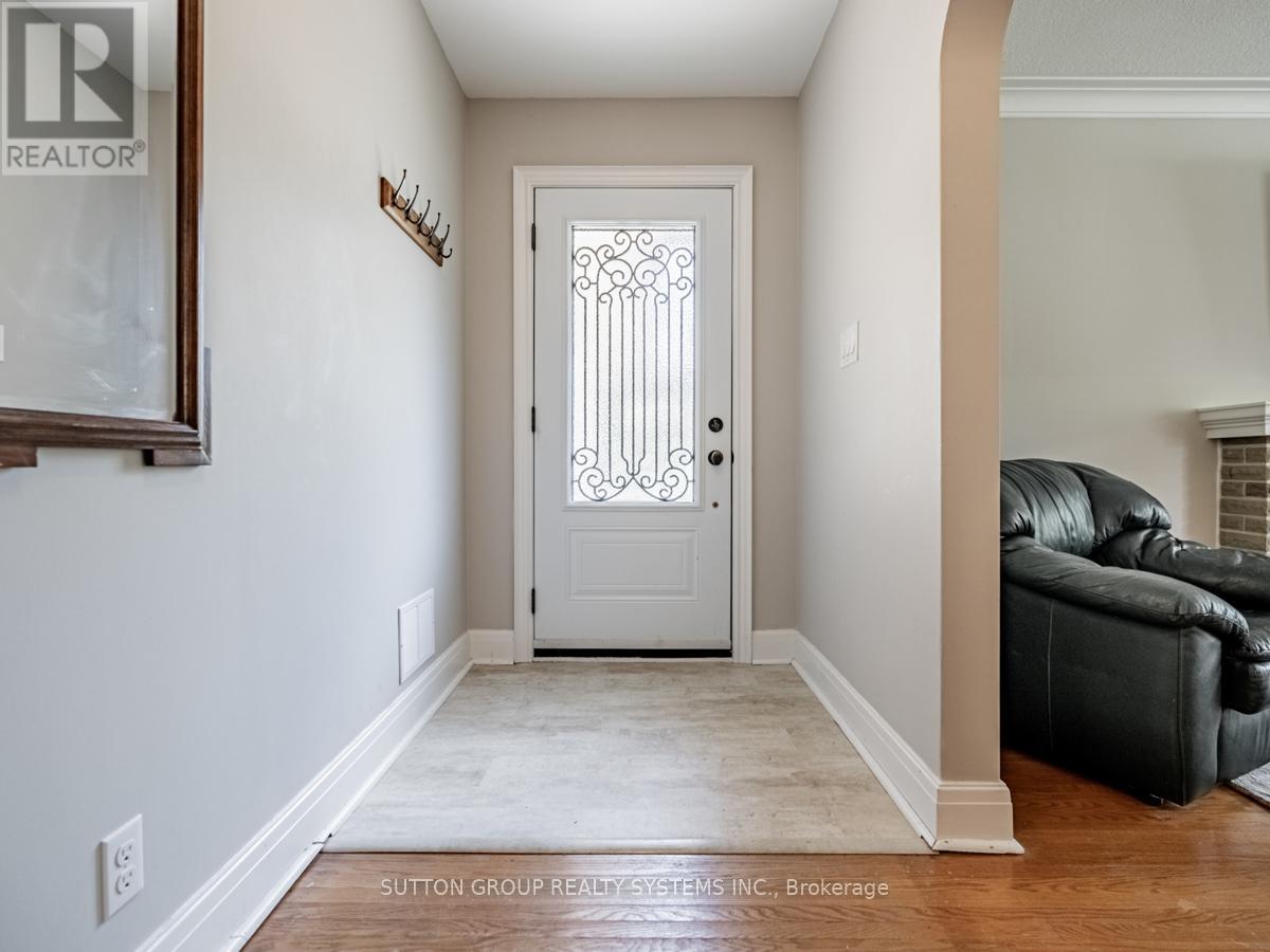 Main - 44 Saybrook Avenue, Toronto (Stonegate-Queensway), Ontario  M8Z 2V4 - Photo 3 - W12130992