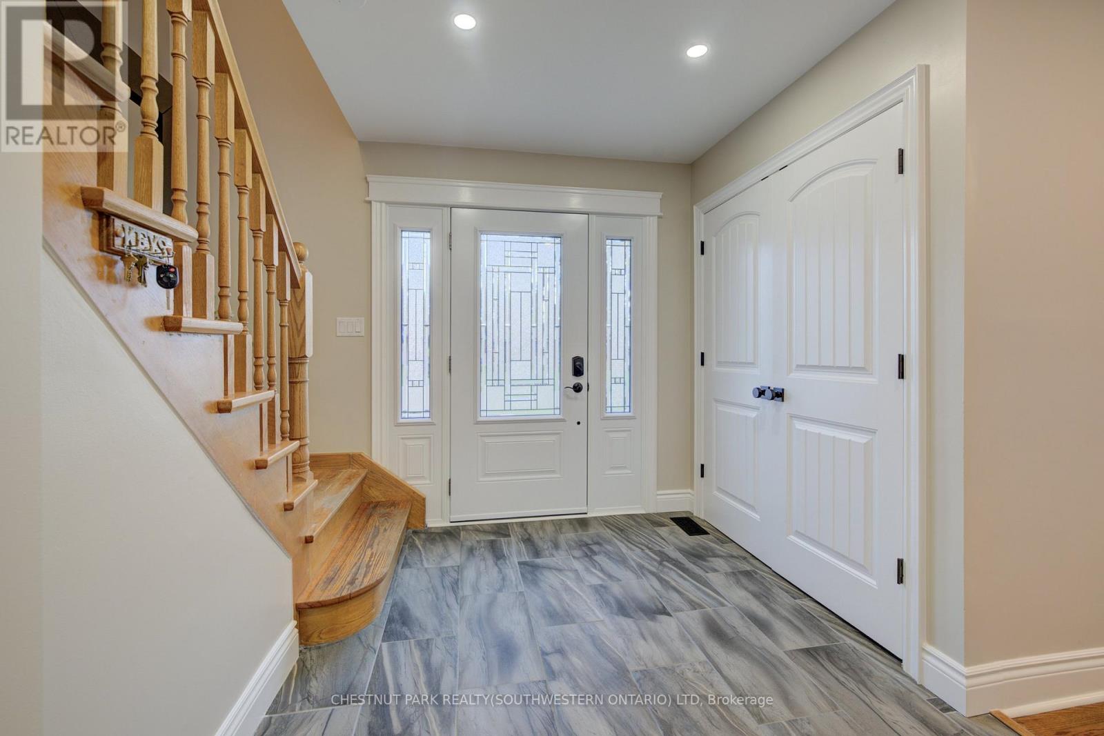 103 Montcalm Drive, Kitchener, Ontario  N2B 2R4 - Photo 4 - X12130843