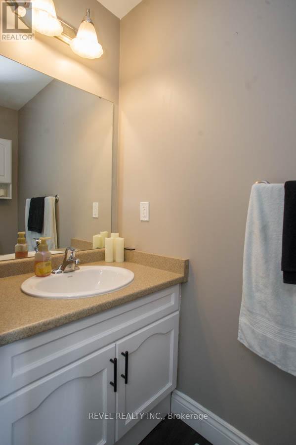 138 Mcguiness Drive, Brantford, Ontario  N3T 0B4 - Photo 6 - X12130854