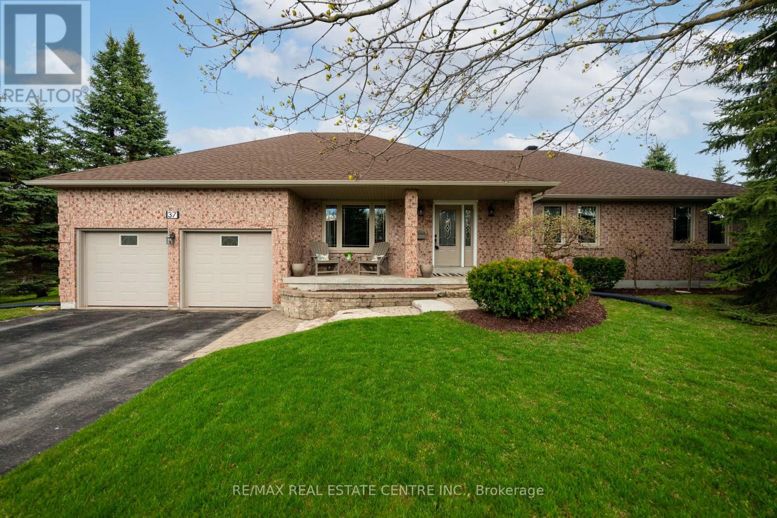 Property at 37 RIVERSIDE DRIVE image 1