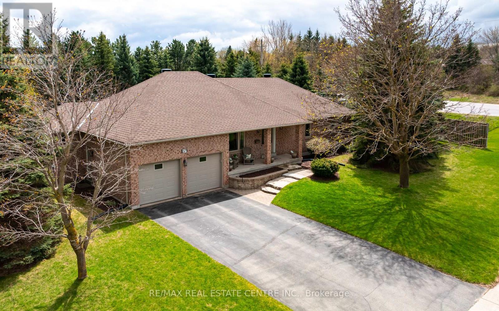37 Riverside Drive, Mono, Ontario  L9W 6L5 - Photo 2 - X12130879