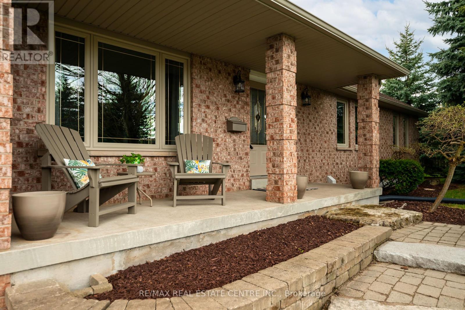 Property at 37 RIVERSIDE DRIVE image 3