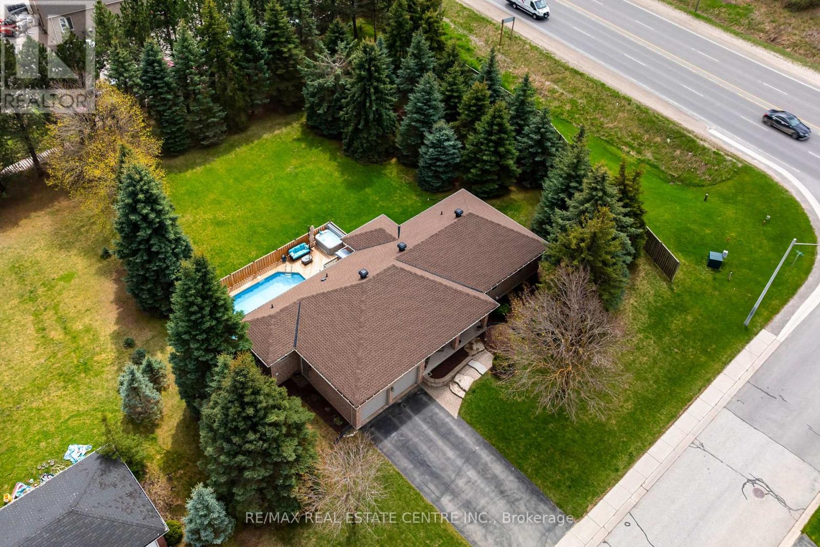 Property at 37 RIVERSIDE DRIVE image 4