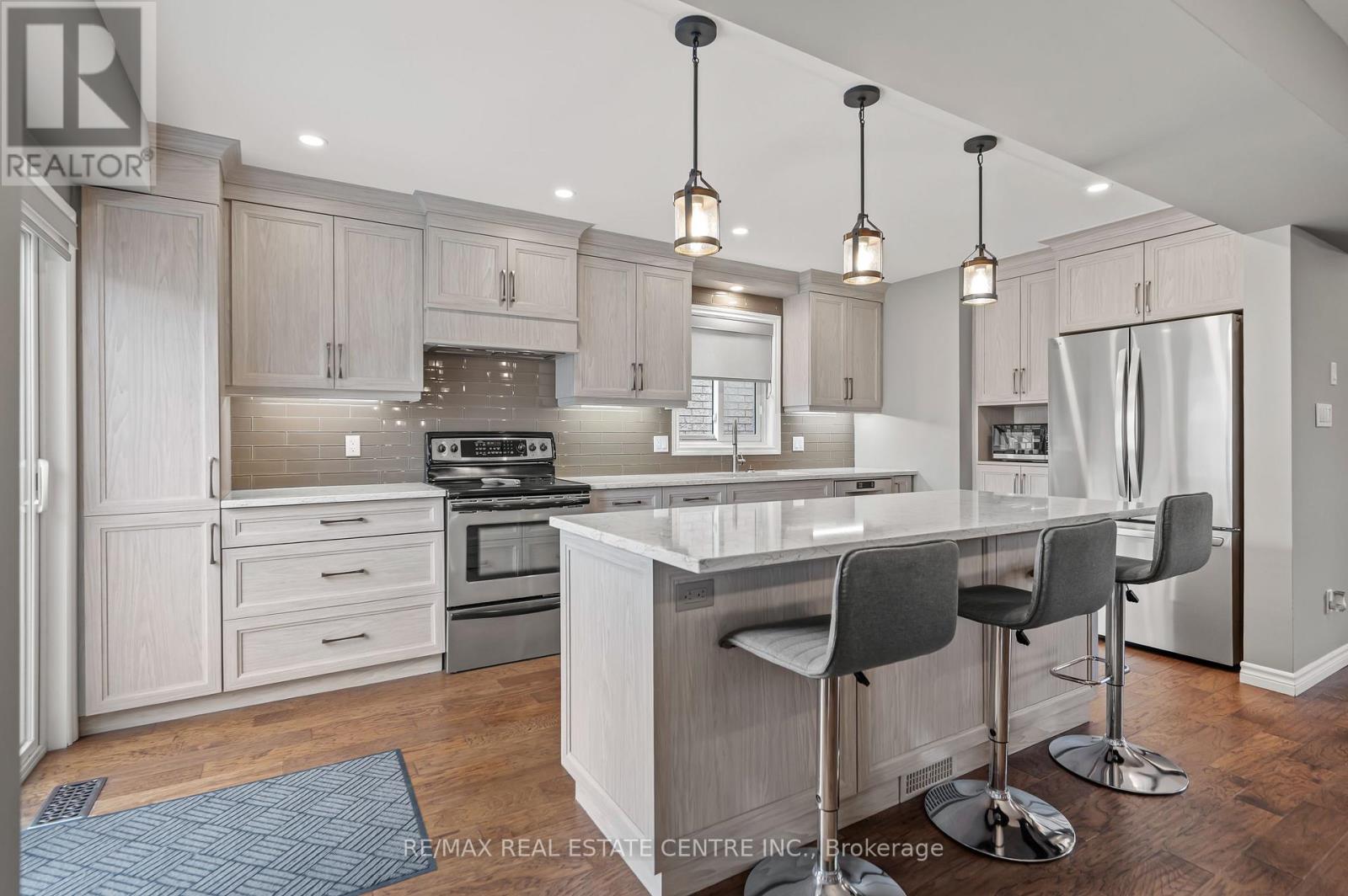 55 Lilywood Drive, Cambridge, Ontario  N1P 1G9 - Photo 13 - X12130986