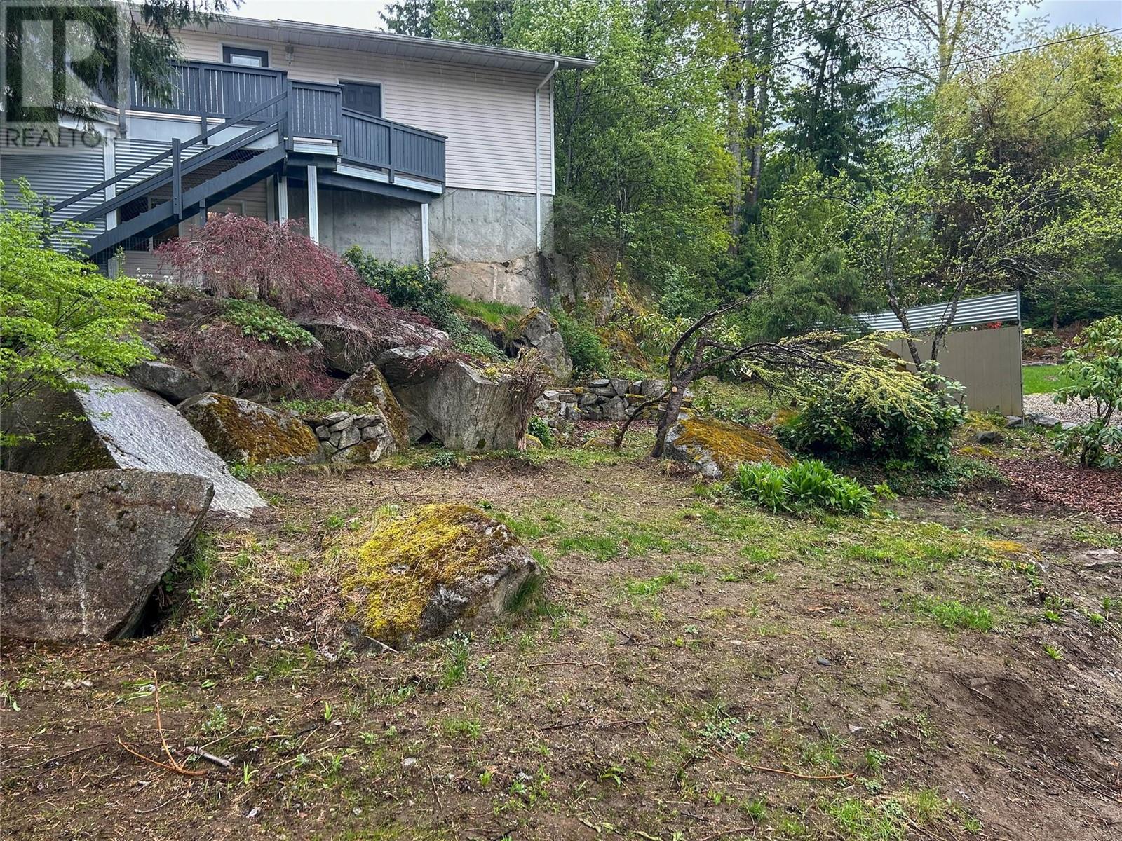Property at 822 Richards West Street image 3
