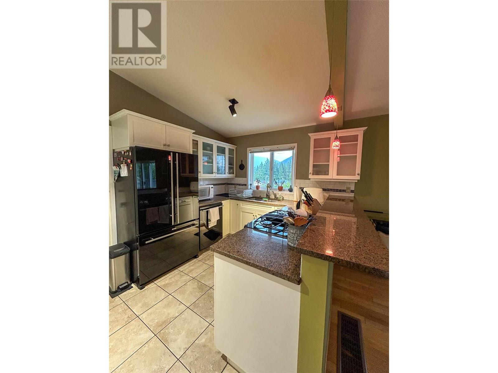 822 Richards West Street, Nelson, British Columbia  V1L 6E3 - Photo 40 - 10346746