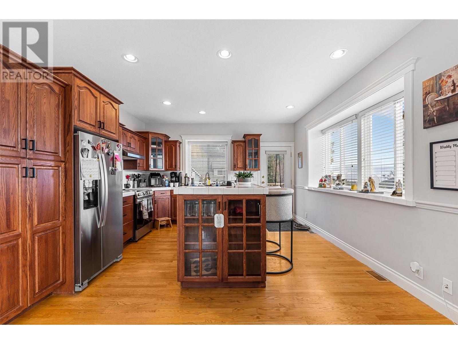 Property at 3052 Lakeview Cove Road image 2