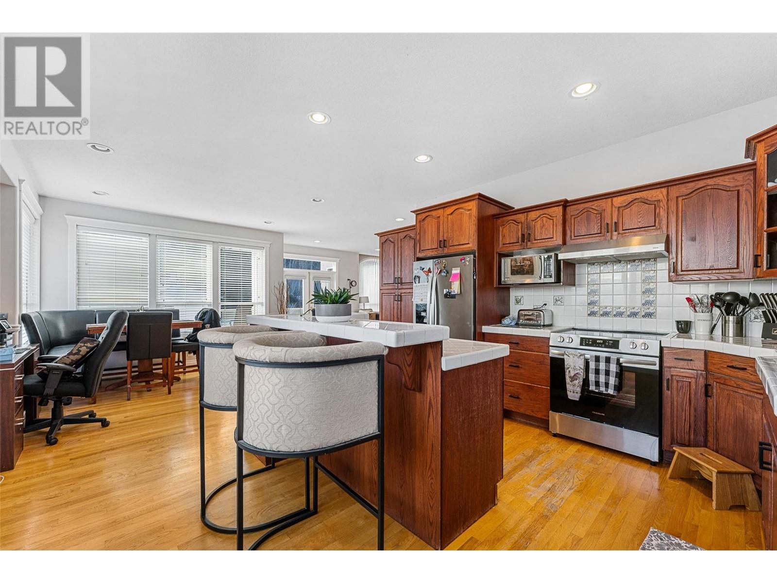 Property at 3052 Lakeview Cove Road image 4