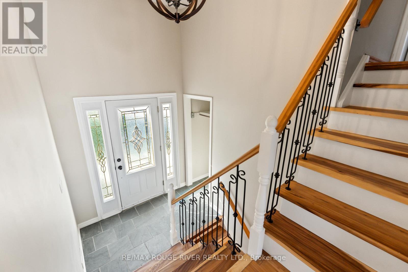 Property at 1 APPLEWOOD CRESCENT image 3