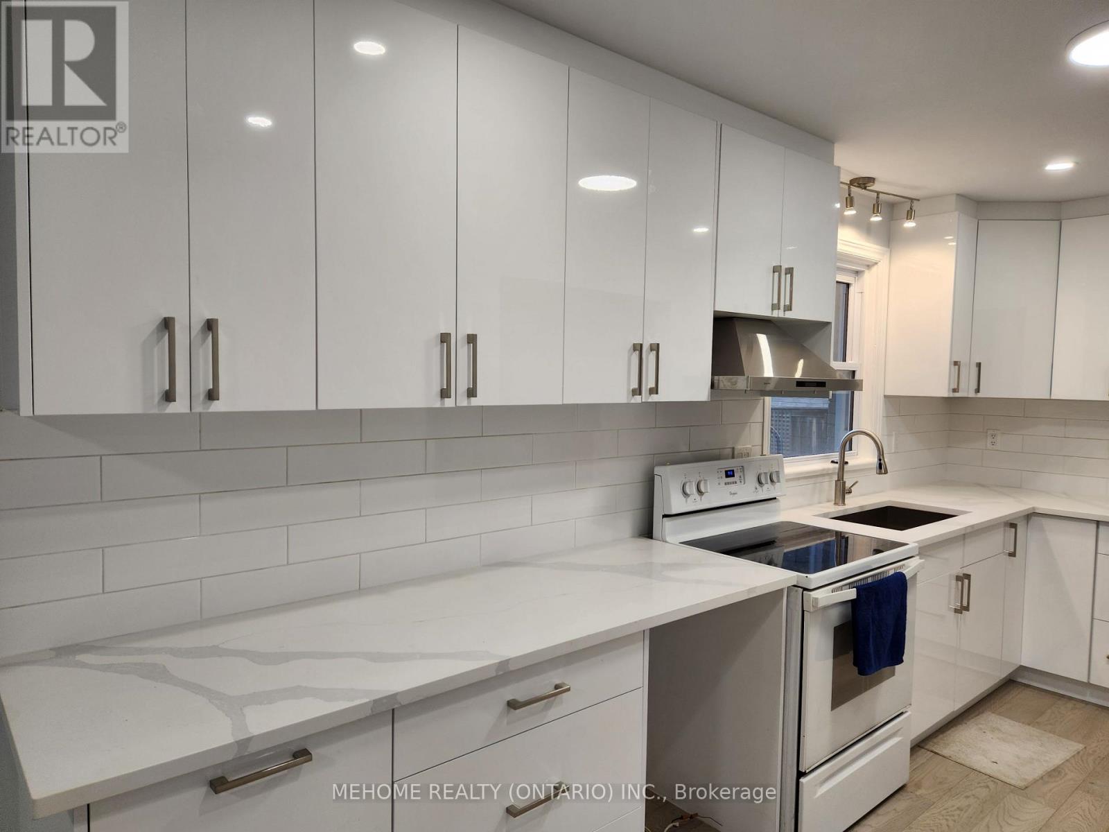 9 Epworth Avenue, Ottawa, Ontario  K2G 2L4 - Photo 2 - X12040776