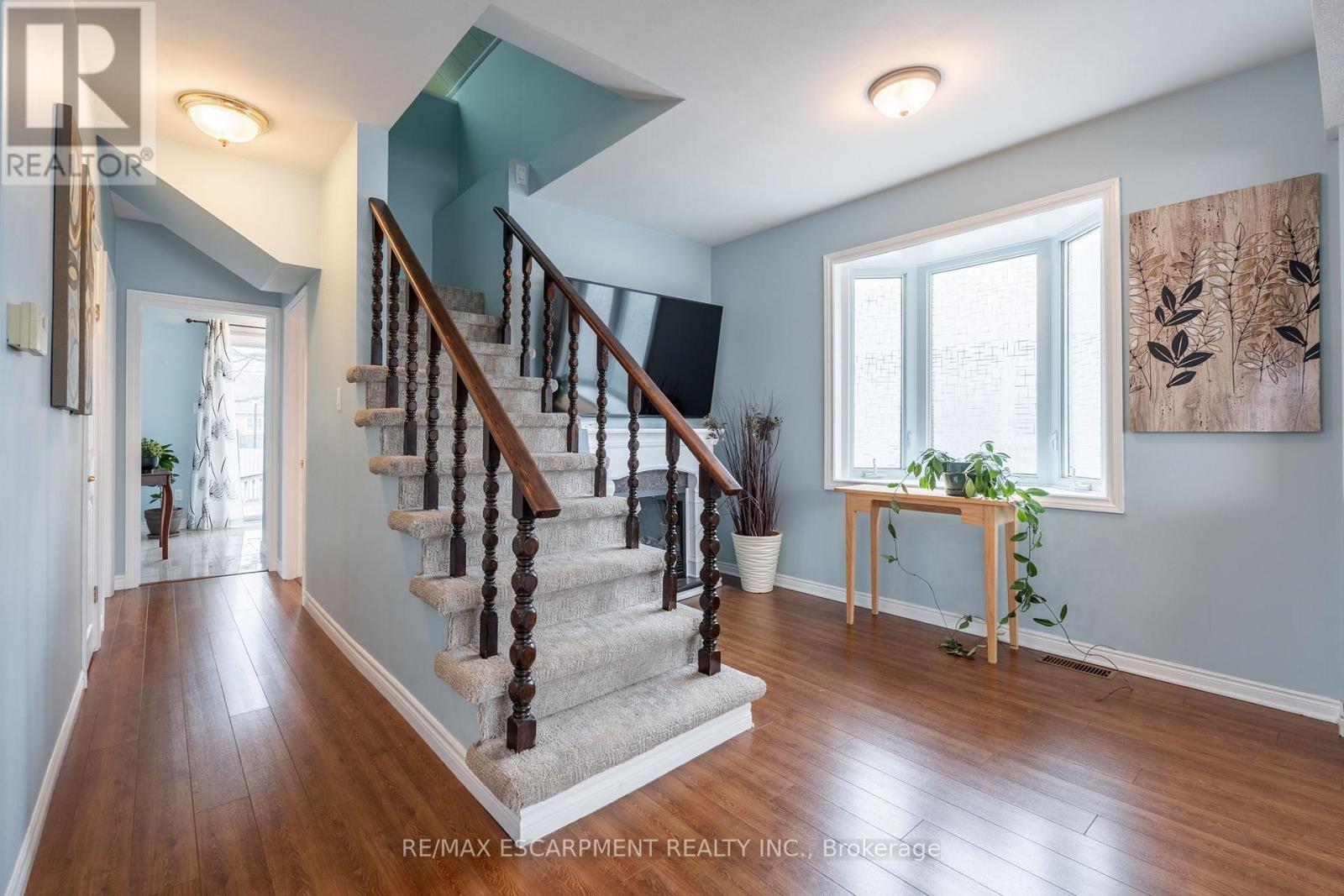 668 Burgess Avenue, Hamilton, Ontario  L8H 6J1 - Photo 9 - X12081871