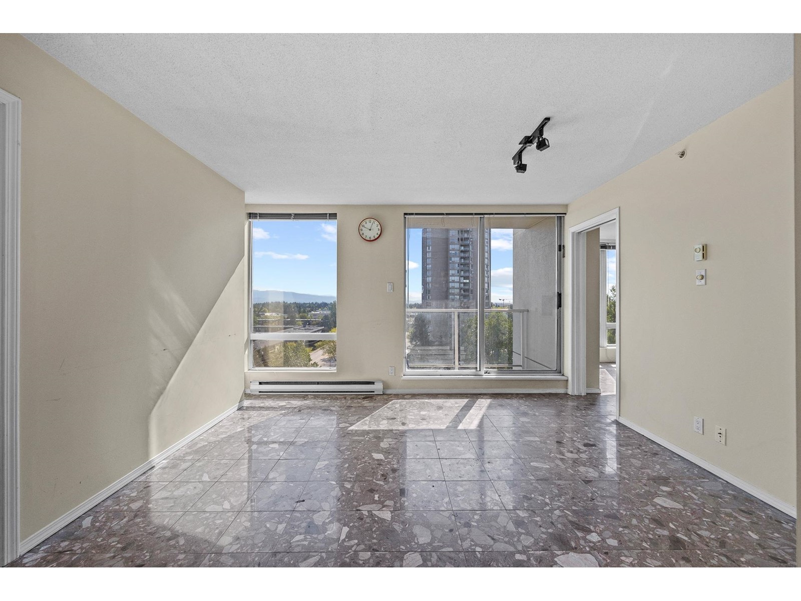 1002 14820 104 Avenue, Surrey, British Columbia  V3R 0V9 - Photo 6 - R2999193