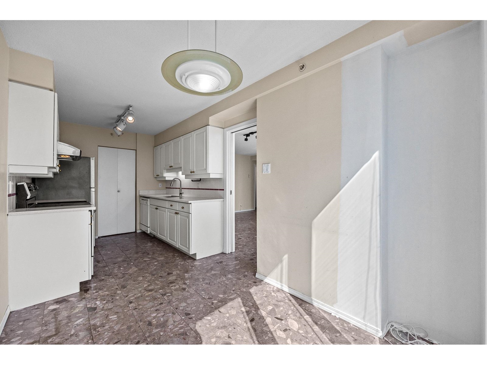 1002 14820 104 Avenue, Surrey, British Columbia  V3R 0V9 - Photo 11 - R2999193