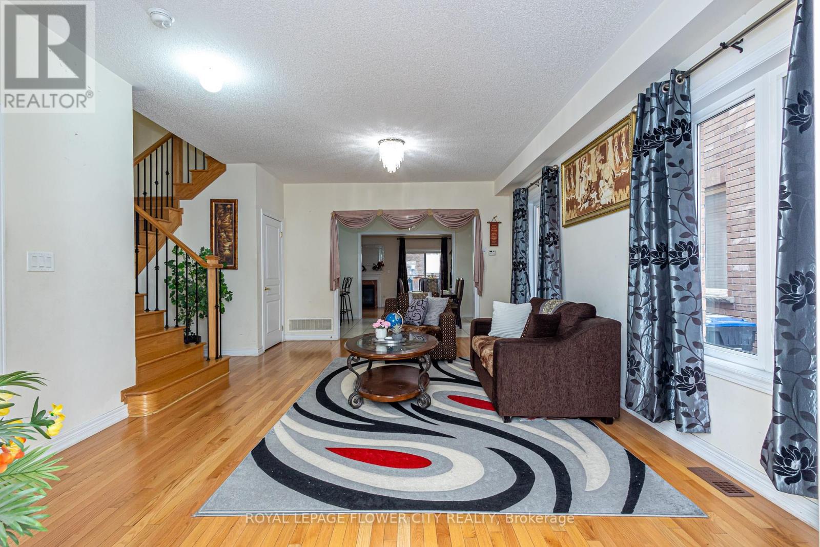 8 Washburn Road, Brampton, Ontario  L6P 3V7 - Photo 3 - W12130155