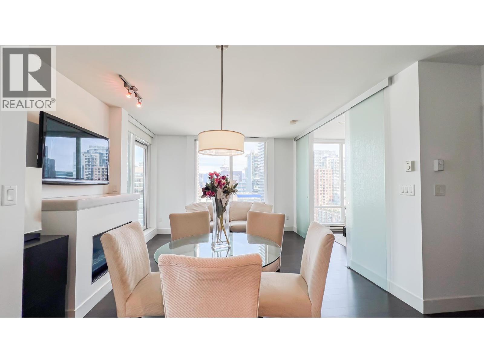 2004 565 Smithe Street, Vancouver, British Columbia  V6B 0E4 - Photo 3 - R2992128