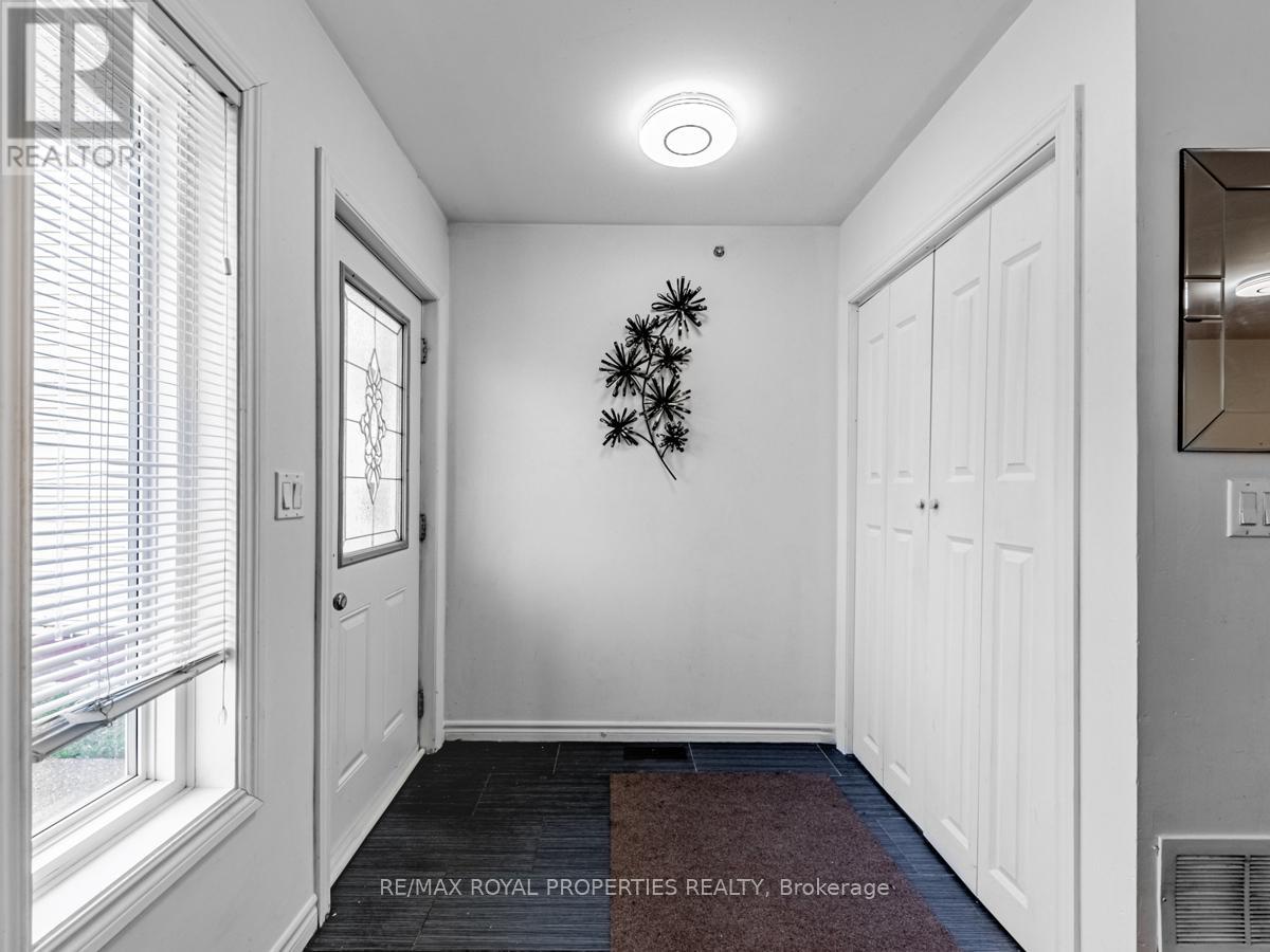 Property at 32 ST DUNSTAN DRIVE image 4