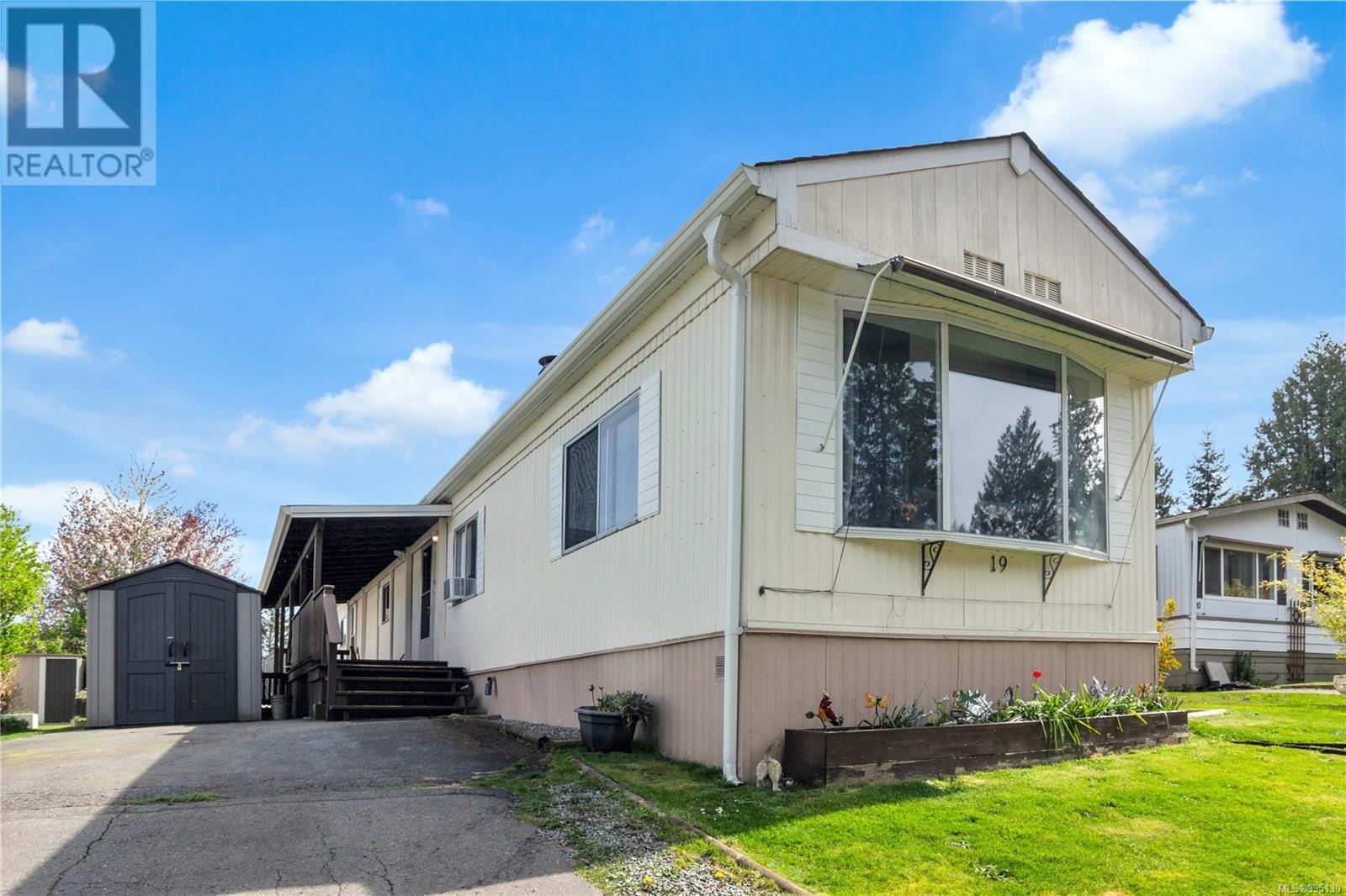 Property at 19 61 12th St image 2